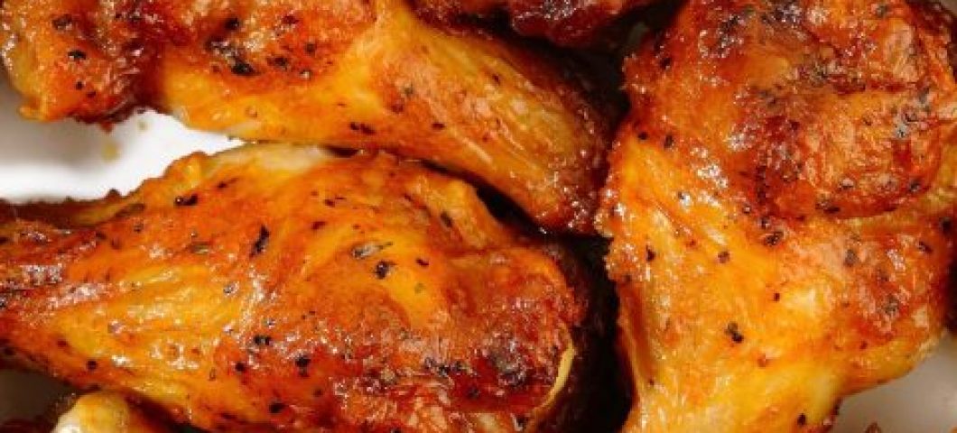 Close up of grilled chicken wings